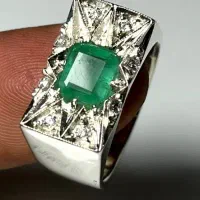 زمرد شاهکار دست