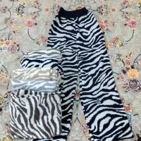 تعدادی لباس نو|لباس|زابل, |دیوار