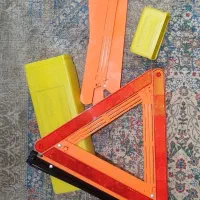 پنج عدد مثلث خطر خودرو