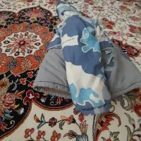 یک کاپشن پسرانه مناسب تا ۵ سال ی دست لباس دورس