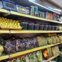 کارگر میوه فروشی