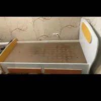 تخت نوجوان سالم وتمیز