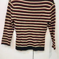 تعدادی لباس در حد نو|لباس|دورود, |دیوار