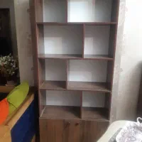 یک دست راحتی ۸نفره به همراه سه عدد کتابخانه