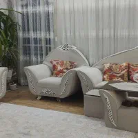 مبل ۱۰ نفره بسیار تمیز همراه با میز جلومبلی و کوسن|مبلمان خانگی و میز عسلی|تربت‌حیدریه, حسنی بالا|دیوار
