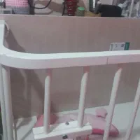 تخت گهواره کنار تخت مادر