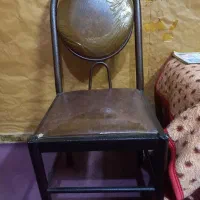 میز کامپیوتر  ۲ صندلی چرخدار  ۱ صندلی فلزّی اِداری