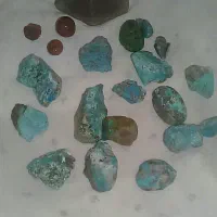 فیروزه نیشابوری ویک عقیق کبود تراش نخورده