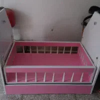 تخت متحرک بچه و کالسکه سالم