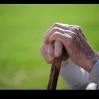 پرستار برای نگهداری از سالمند