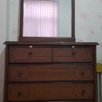 آیینه و کمد