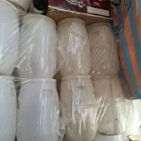 تعداد هزار عدد دبه ۱۰ کیلویی وسیصد عدد دبه ۲۲ کیلو|ظروف نگهدارنده، پلاستیکی، یکبارمصرف|شهرکرد, |دیوار