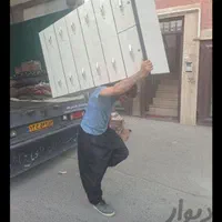 کارگر حمل و نقل اسباب کشی