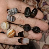 تعدادی مهره های سلیمانی.جزع|کلکسیون اشیاء عتیقه|اهواز, کمپلو جنوبی|دیوار