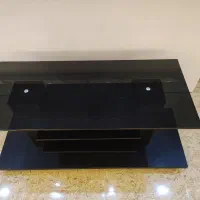 میز تلویزیون شیشه یی شیک و تمیز