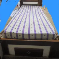 تخت تک نفره نوجوان
