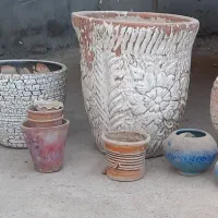 گلدان سفالی و گل طبیعی|گل و گیاه طبیعی|شوشتر, |دیوار