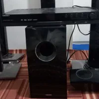 باند چها تایی کنار تلوزیون