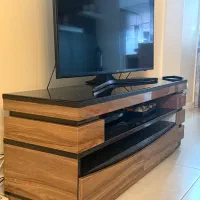 میز تی وی سالم در حد نو بدون خط و خش