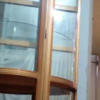 ویترین رنگ طلایی