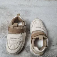 کفش چسبی بچگانه