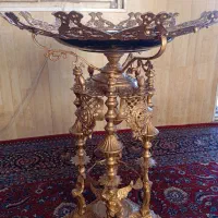 میوه خوری کنار سالنی