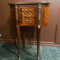 میز پایه بلند مناسب برای کنار مبلمان