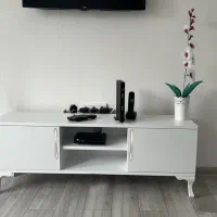 میز تلویزیون سفید و نو