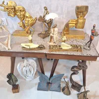 فروش تعدادی مجسمه