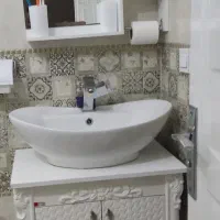 روشویی کابینتی همراه اینه کاملا سالم