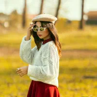 همکاری خانوم برای عکاسی