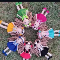 عروسک دختر بهار