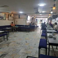 کارگر قهوه خانه و سری زن