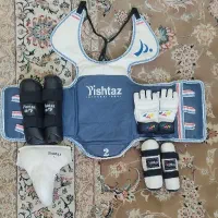 یک ست کامل لوازم ورزشی تکواندو برند Pishtaz