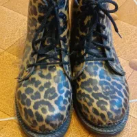 کفش|کیف، کفش، کمربند|شاهین دژ, |دیوار