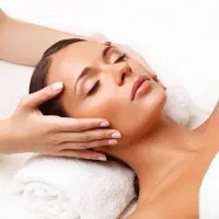 فیشیال تخصصی و شیاتسو صورت مخصوص بانوان توسط پزشک