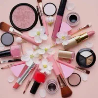به یک فروشند خانم نیاز مندیم