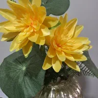 گل با گلدان مصنوعی