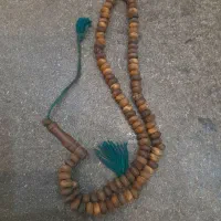 تسبیح چوب|کلکسیون اشیاء عتیقه|گلبهار, شهر جدید گلبهار|دیوار