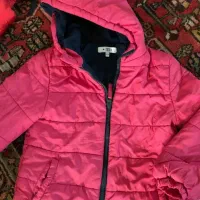 یک پلاستیک پر از لباس پسرانه