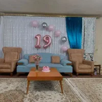 کنار پرده آبی رنگ در حد نو