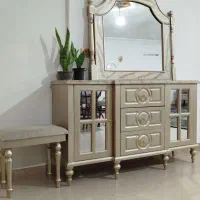 آینه کنسول و صندلی میز آرایشی و پاتختی