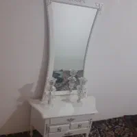 آئینه و شمعدان و میز