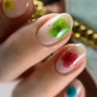 کاشت مژه وناخن واموزش با مدرک (کپشن وبخون)