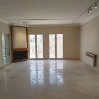 قلهک ۱۵۰متر ۳خواب با حیاط کوچک پرنور