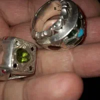 تعدادی انگشتر عطیقع