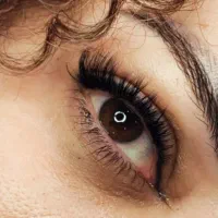 خدمات مژه و ناخن با تخفیف ۲۰٪|خدمات آرایشگری و زیبایی|شیراز, ریشمک|دیوار