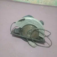 یک دستگاه سنگ اره برش و فارسی بر بوش