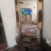 اینه با میز و شمعدون