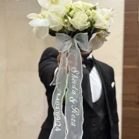 روبان دسته گل عروس به همراه اسم و تاریخ